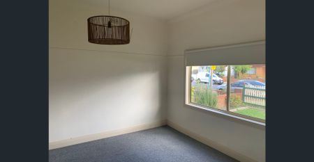 Spacious 3 Bedroom Home - Photo 5