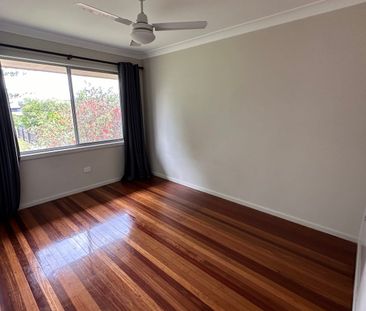 3 BEDROOM FAMILY HOME - Photo 2