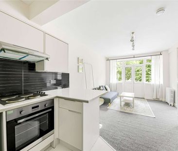 A well presented apartment in a purpose built development in Maida ... - Photo 6