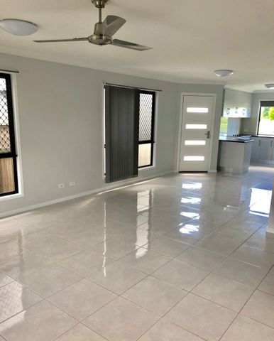 Charming Cosy Home in Rivers Edge Estate - Photo 2