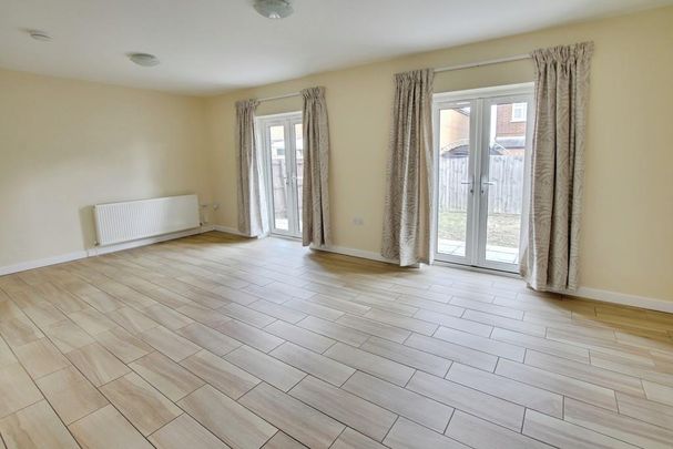 3 bedroom detached bungalow to rent - Photo 1