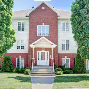 Grand condo chaleureux 4 1/2 à louer - 1er octobre 2026 1500$ - Photo 2