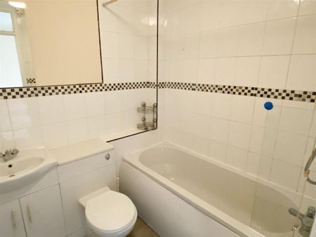 2 bedroom mews to rent - Photo 2