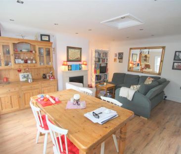 3 bedroom flat to rent - Photo 1