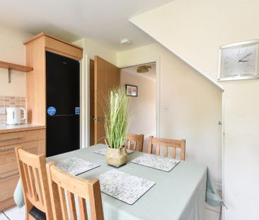 4 bedroom semi-detached house to rent - Photo 4