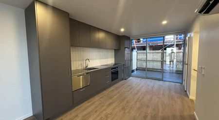 Perfectly located townhouse with stunning views! - Photo 5