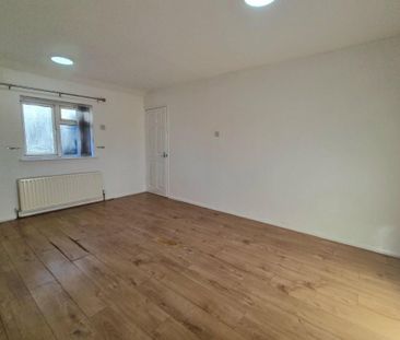 Ling Avenue - Photo 1