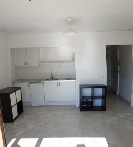 Location Appartement 1 pièce 24m² MARSEILLE 9ème - Photo 4