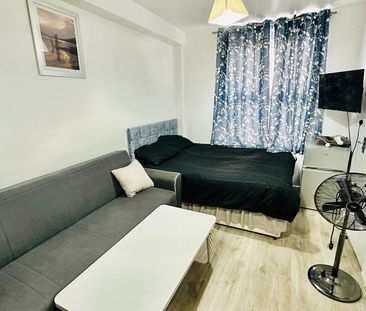 Studio to rent - Photo 1