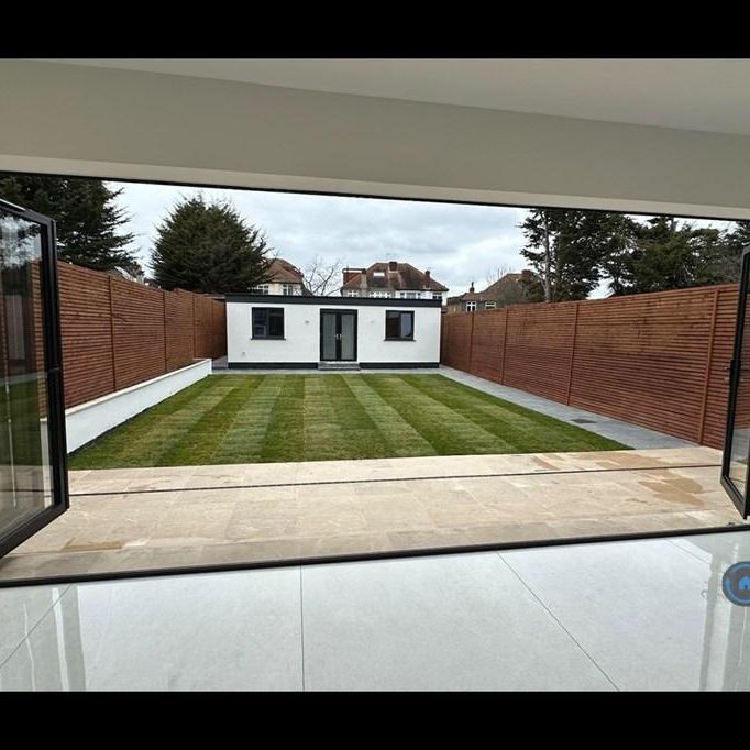 5 bedroom semi-detached house to rent - Photo 1