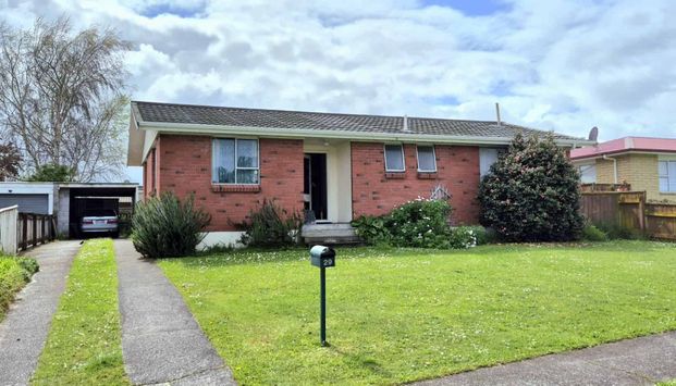 Sun-Drenched Living in Whanganui East - Photo 1