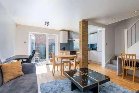 St. Michaels Close, London, E16 - Photo 3