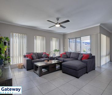 13 Observatory Avenue, AUBIN GROVE WA 6164 - Photo 2