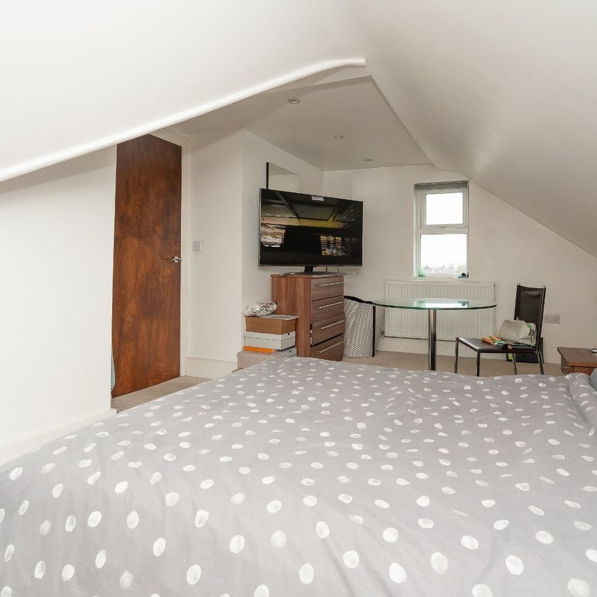 Flat 5 64 Chalk Hill - Photo 1