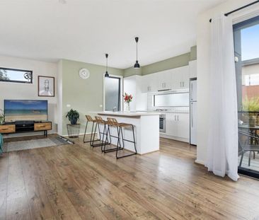 Modern Two-Bedroom Townhouse in a Convenient Location - Photo 5