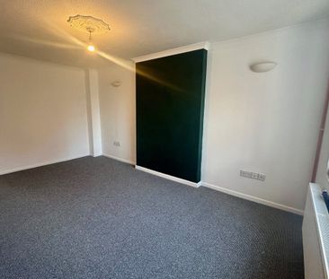 Witham Gardens - Photo 2
