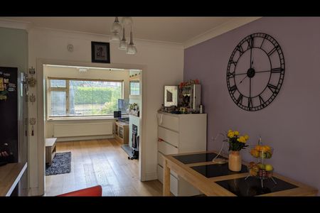 3 Bed Semi-Detached House, Highwood Avenue, LS17 - Photo 5