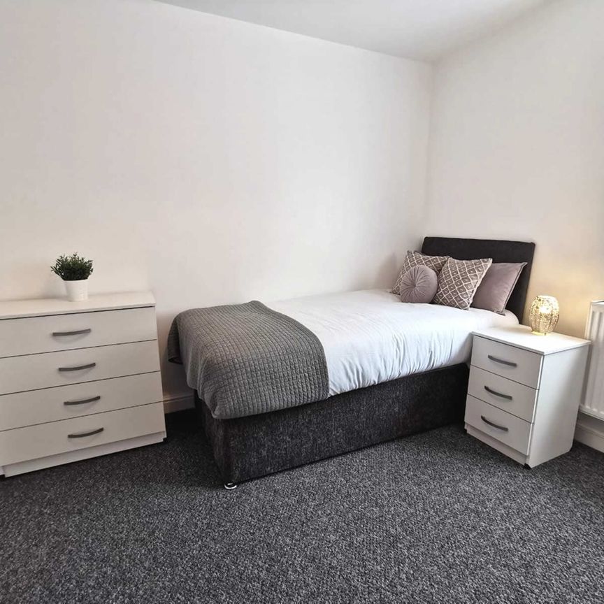 Room in a Shared House, Rodney Close, B16 - Photo 1