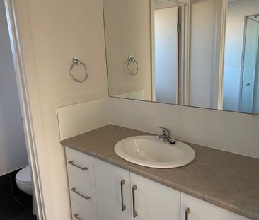 Peaceful Living in Popular Family Suburb - Photo 6