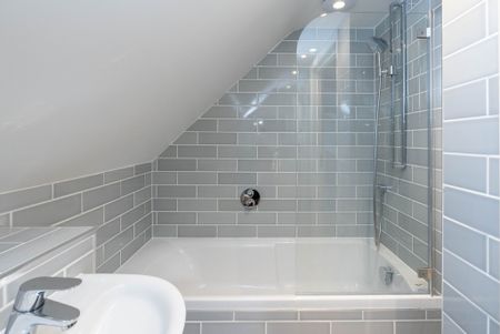 Horsham Road North Holmwood, Dorking - 1 bedroomProperty for lettings - Seymours - Photo 3