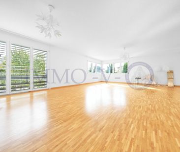 MONTCHOISI - SPACIEUX (191m2) AVEC DEUX BALCONS ET EMPLACEMENT IDEAL - Photo 5