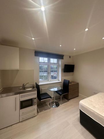 Studio to rent - Photo 2