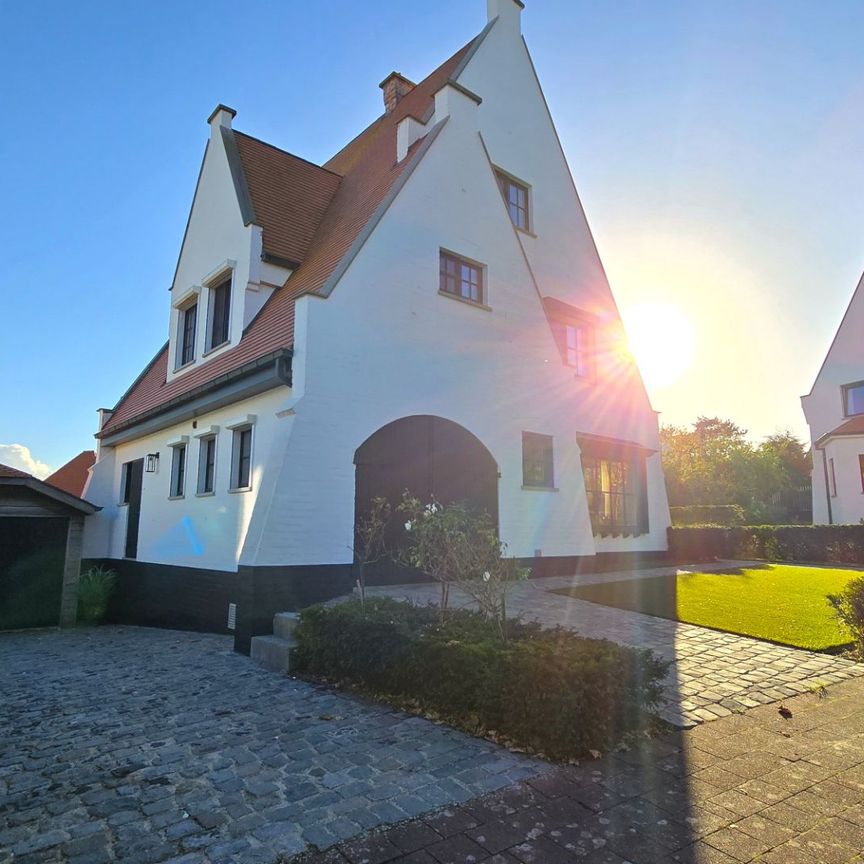 Charmante woning met 5 volwaardige slaapkamers, zonne terras en tuin met garagebox op enkele minuten van de zeedijk. - Foto 1