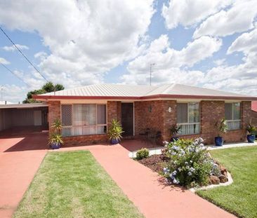 Spacious Home in Quiet Cul-De-Sac - Photo 4