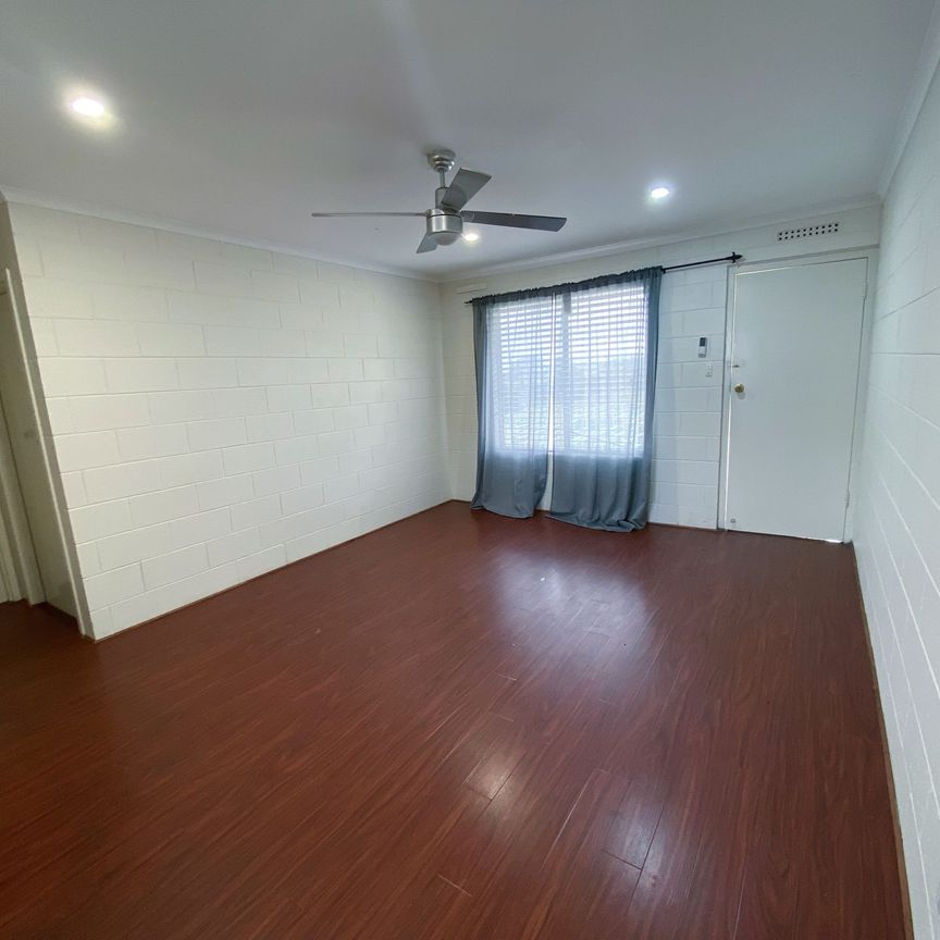 Cosy 2 Bedroom Upstairs Unit! Includes Split System Air Conditioner! - Photo 1