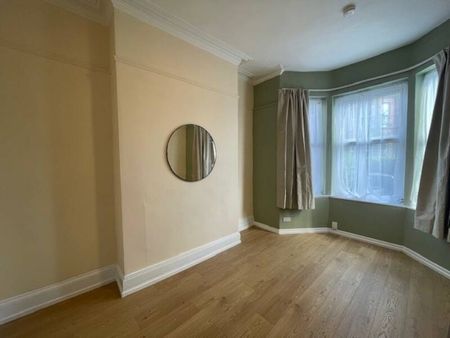 Furnished 1 Bedroom Ground Floor Apartment - Photo 5