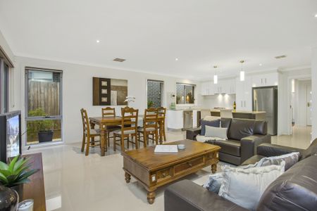 Four bedroom family home - Photo 4