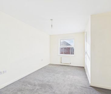 4 bedroom end of terrace house to rent - Photo 1