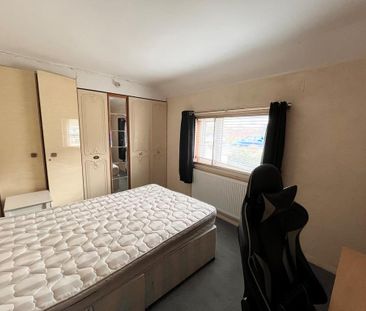 4 bedroom terraced house to rent - Photo 5