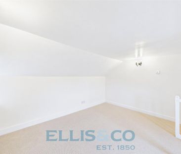 2 bedroom end of terrace house to rent - Photo 2