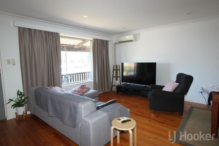 3 Bedroom Single Level House - Photo 2