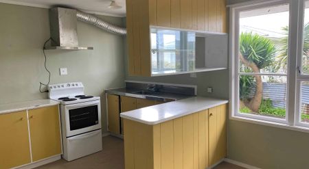 Small 3 bedroom house - Photo 4