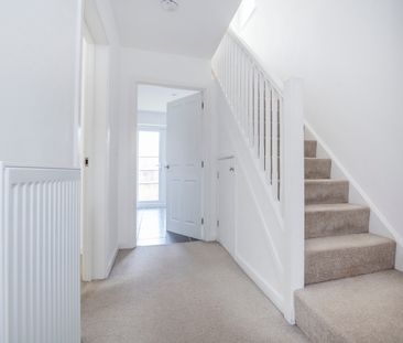 3 bedroom house to rent The Pines, Cringleford, Norwich, NR4 - Photo 2