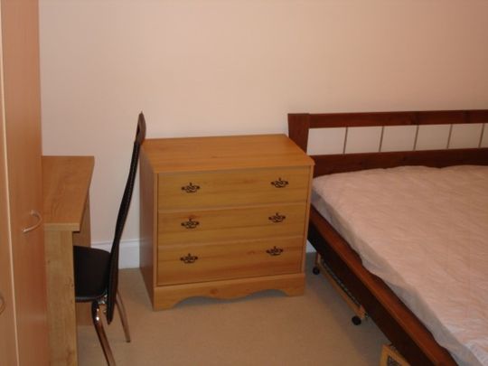GOOD SIZED ROOMS - 4 BEDS - Photo 1