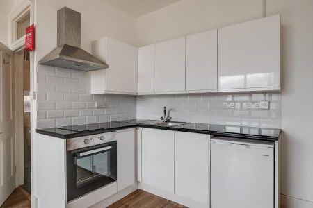 Studio to rent - Photo 2