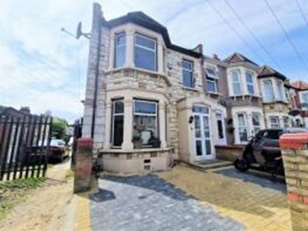 2 Bed End Terrace, Elmstead Road, IG3 - Photo 3