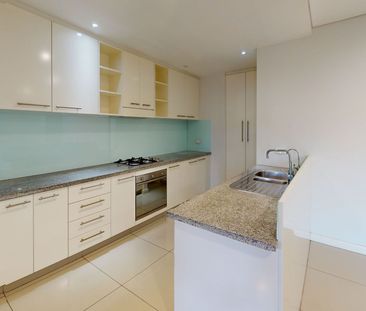 Stylish Two-Bedroom Apartment in Convenient Location - Photo 3