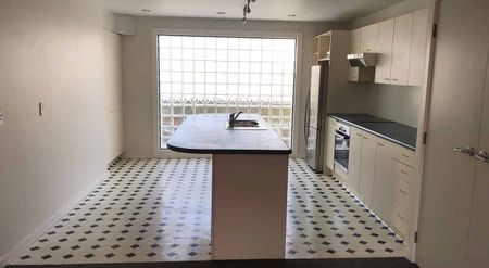 Character 3 Bedroom apartment - Photo 2