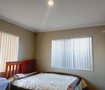 Spacious 3-Bedroom Home with Double Garage – Shirley Road - Photo 4