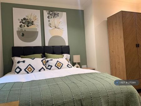 1 bedroom in a house share to rent - Photo 4