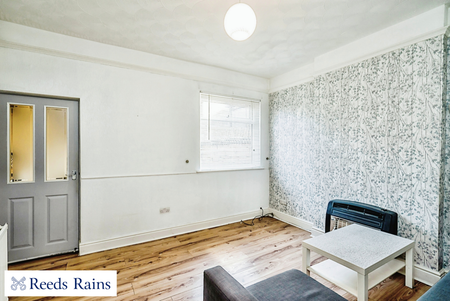 2 bedroom end of terrace house to rent - Photo 2