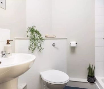 Extra Large Standard Double Ensuite: Three Bed Flat - Photo 6
