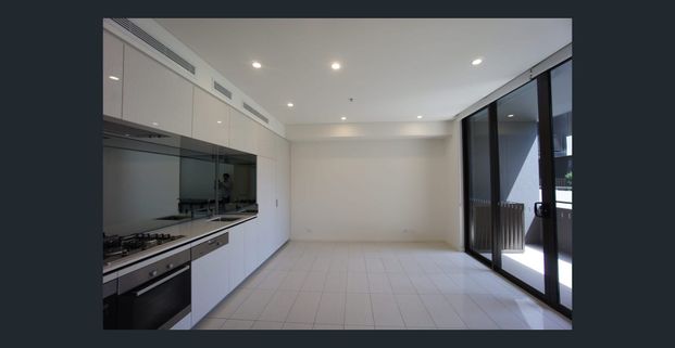 One Bedroom Apartment in the heart of Zetland - Photo 1