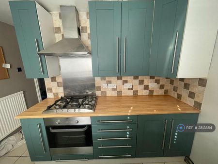 2 bedroom maisonette to rent - Photo 4