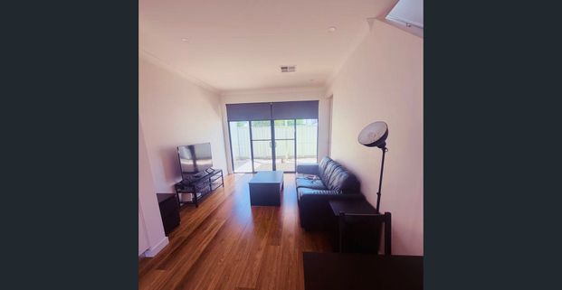 Modern & Stylish Townhouse in Prime Hectorville Location - Photo 1