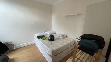 3 bedroom apartment to rent - Photo 4